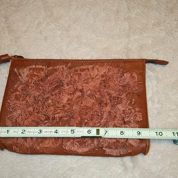 Holding Horses 🐎 💜Clutch💙 - Picture 6 of 7